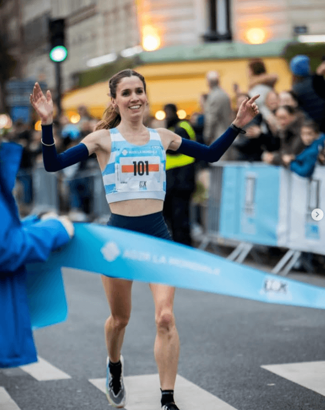 Doublet de la journée d'hier
Commencer avec le @10kmontmartre🥇 le matin sur un nouveau parcours où j'ai pris trop de plaisir à la maison ⛰️ merci @paceme__ & @basti_bzh
Continuer avec le premier cross de la saison avec le @rcf_athletisme
